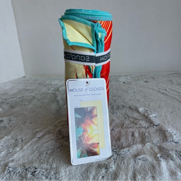 House of Clouds Palm Trees Sand Free
Microfiber Beach Towel New - Picture 3 of 13